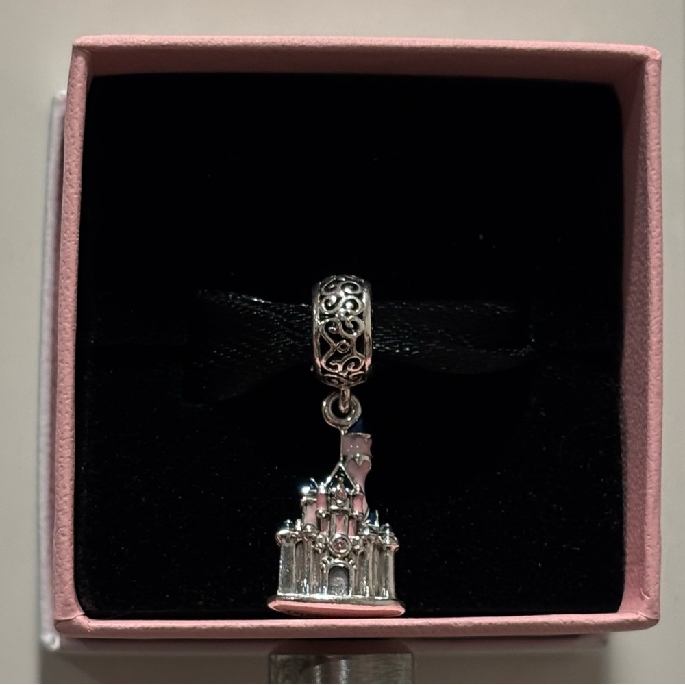 Disneyland Castle Pandora Charm 🏰